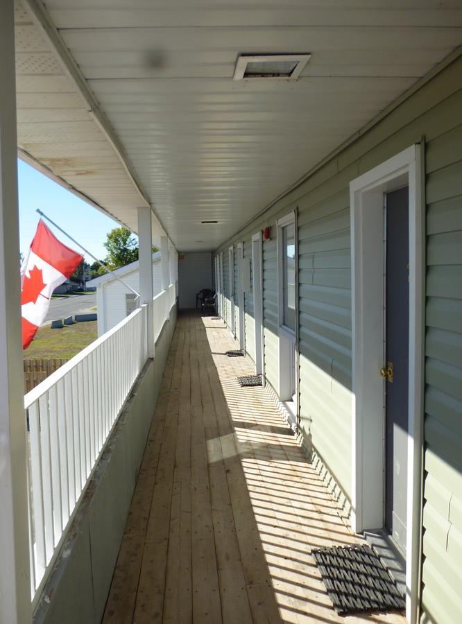 Wheel Inn Motel New Liskeard Bagian luar foto