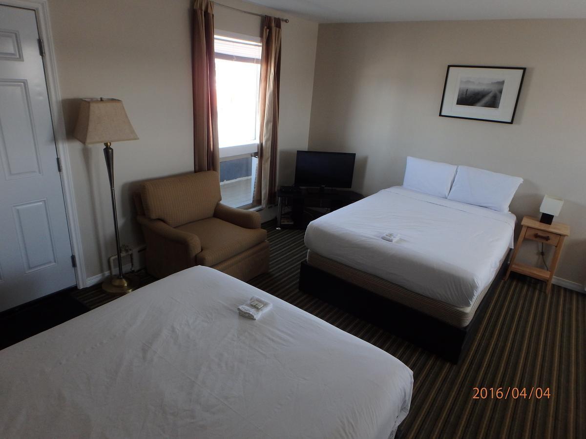 Wheel Inn Motel New Liskeard Bagian luar foto