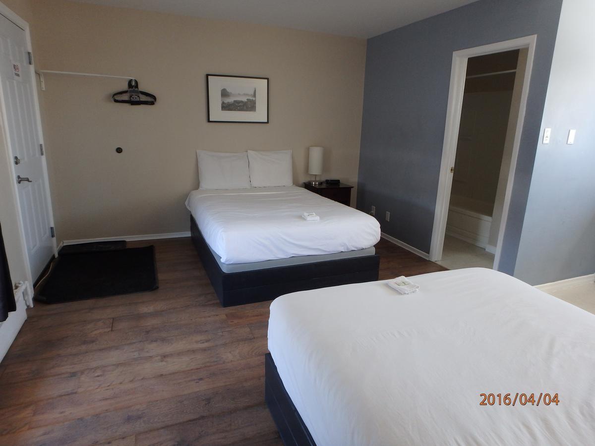 Wheel Inn Motel New Liskeard Bagian luar foto