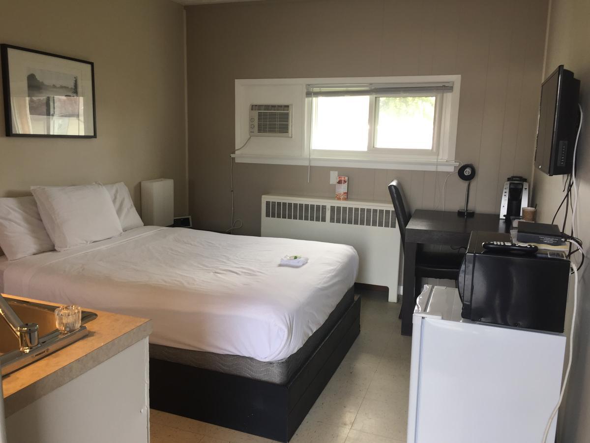 Wheel Inn Motel New Liskeard Bagian luar foto