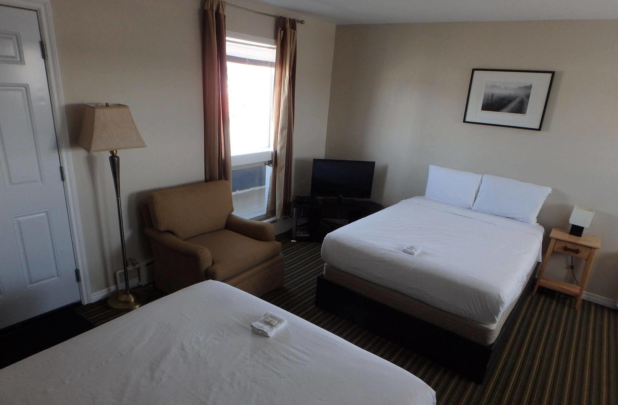Wheel Inn Motel New Liskeard Bagian luar foto