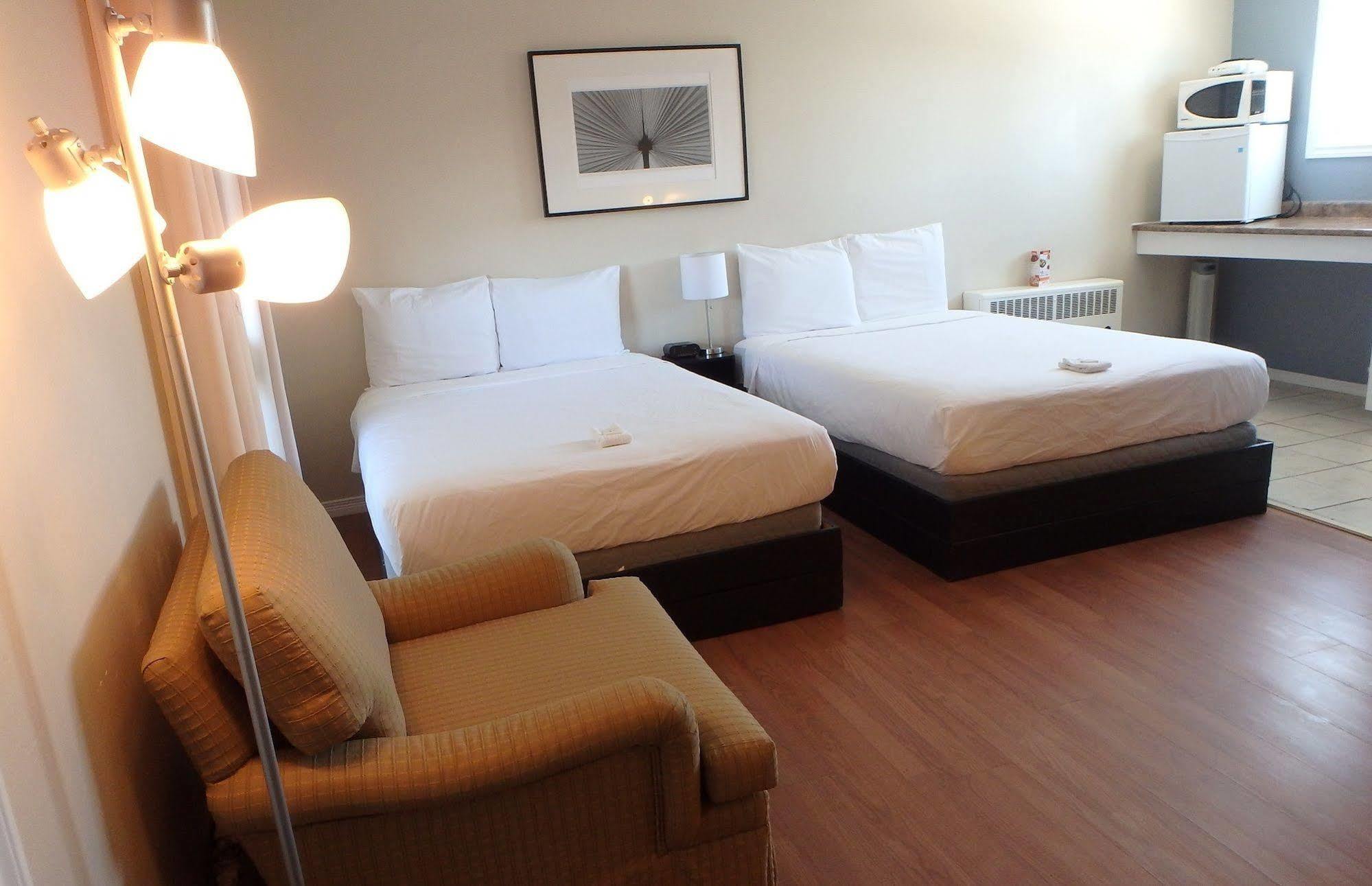 Wheel Inn Motel New Liskeard Bagian luar foto
