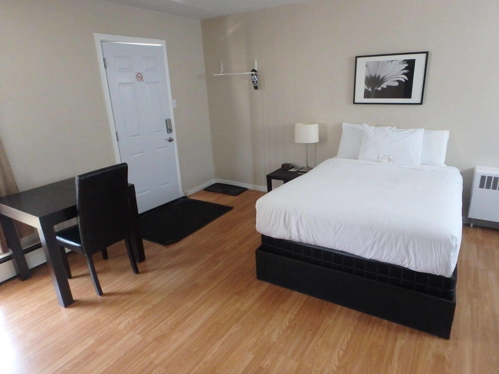Wheel Inn Motel New Liskeard Bagian luar foto