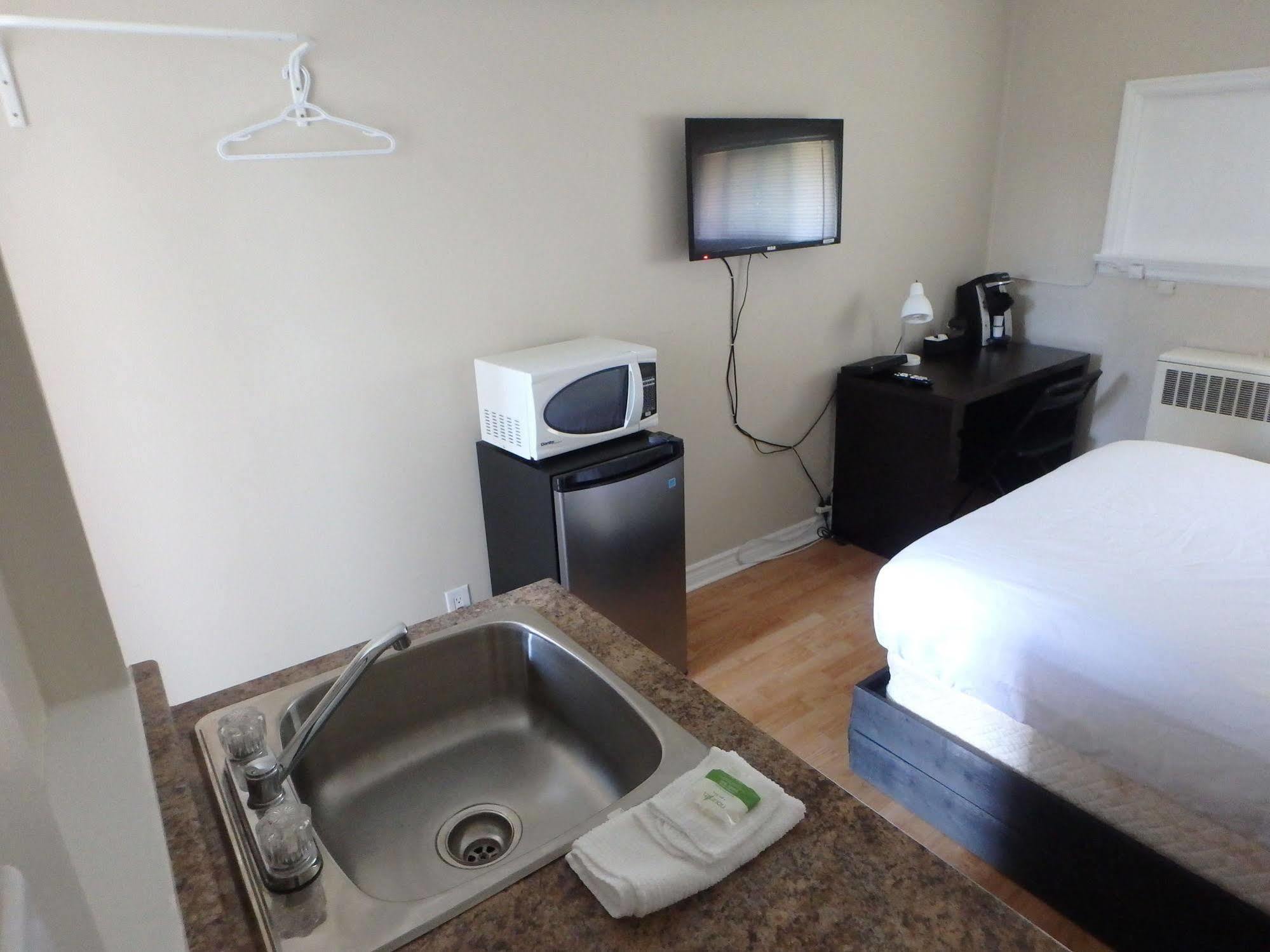 Wheel Inn Motel New Liskeard Bagian luar foto
