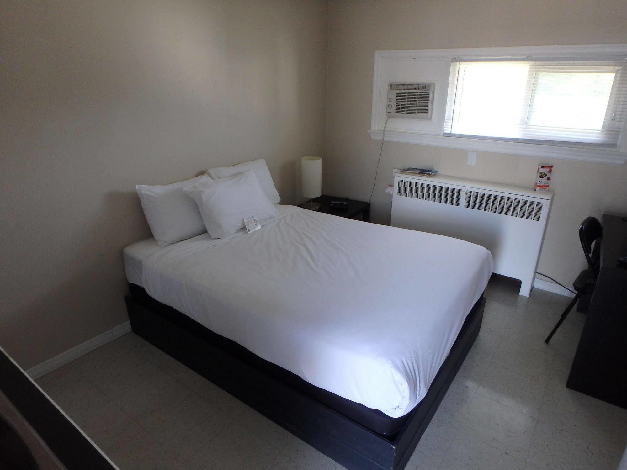 Wheel Inn Motel New Liskeard Bagian luar foto