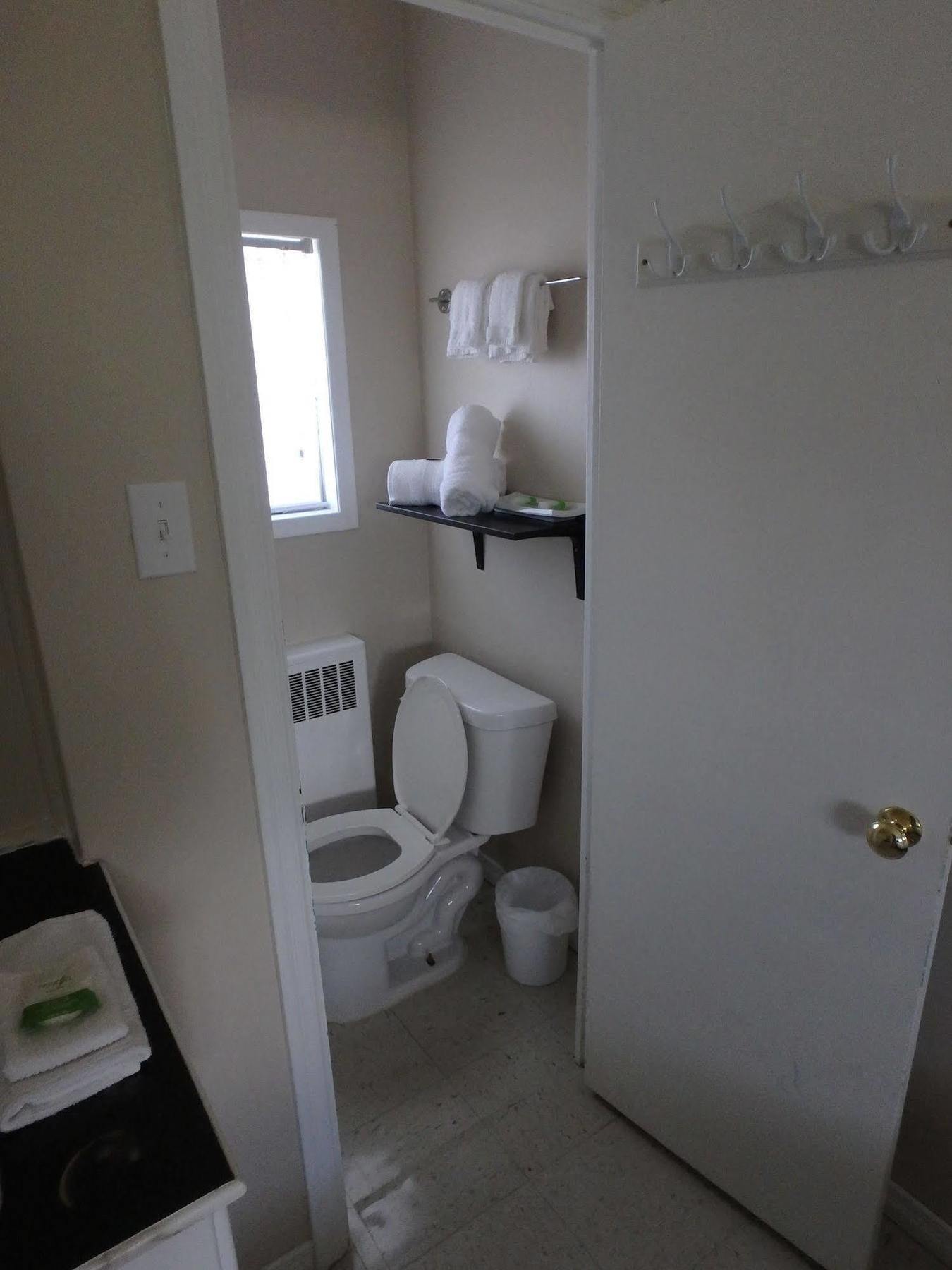 Wheel Inn Motel New Liskeard Bagian luar foto