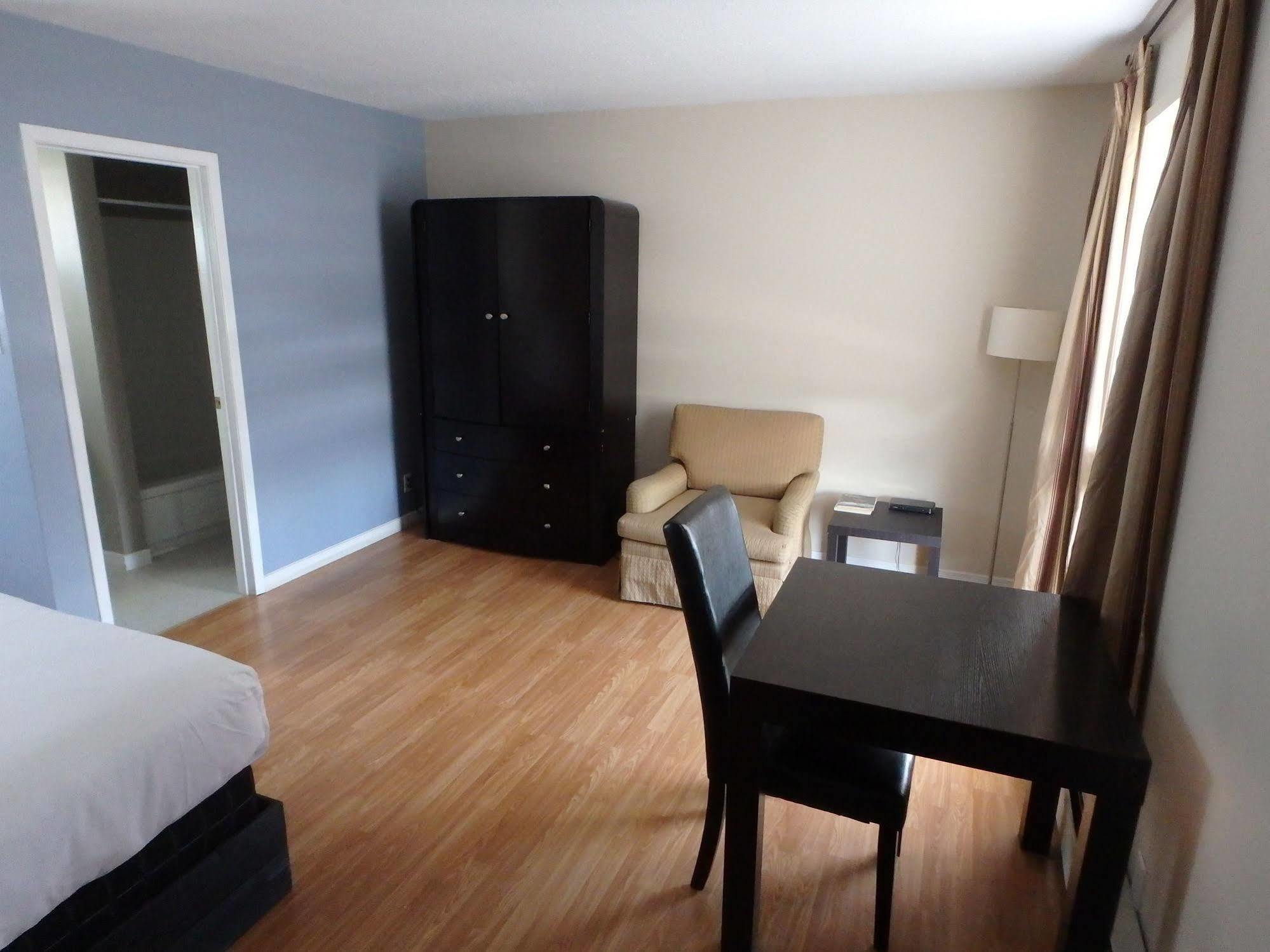 Wheel Inn Motel New Liskeard Bagian luar foto
