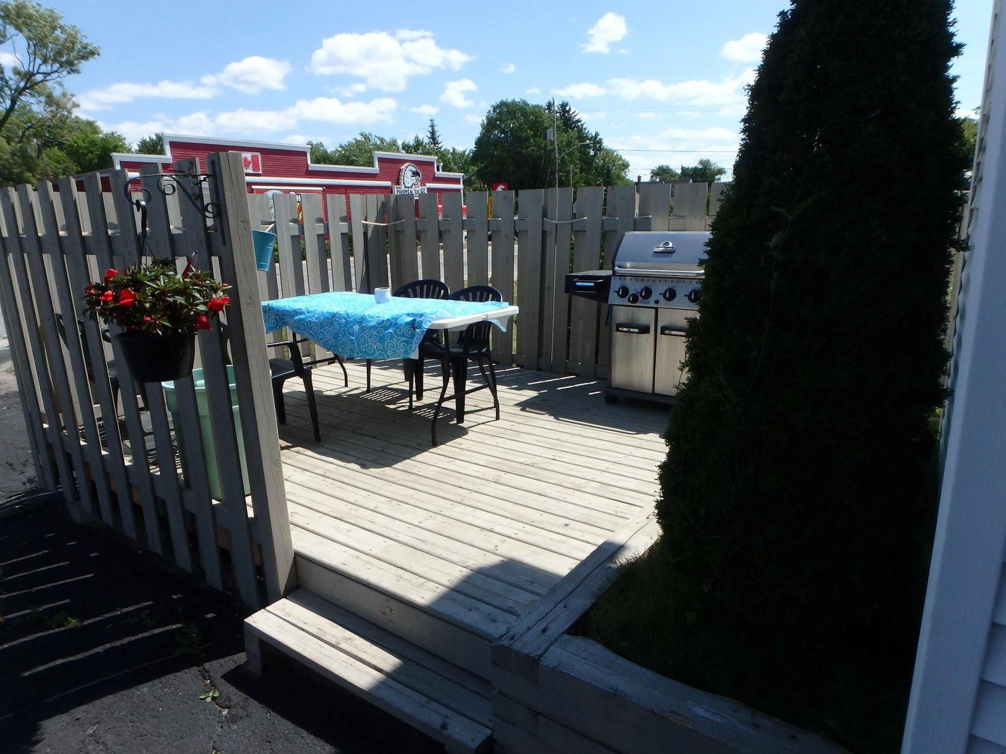 Wheel Inn Motel New Liskeard Bagian luar foto