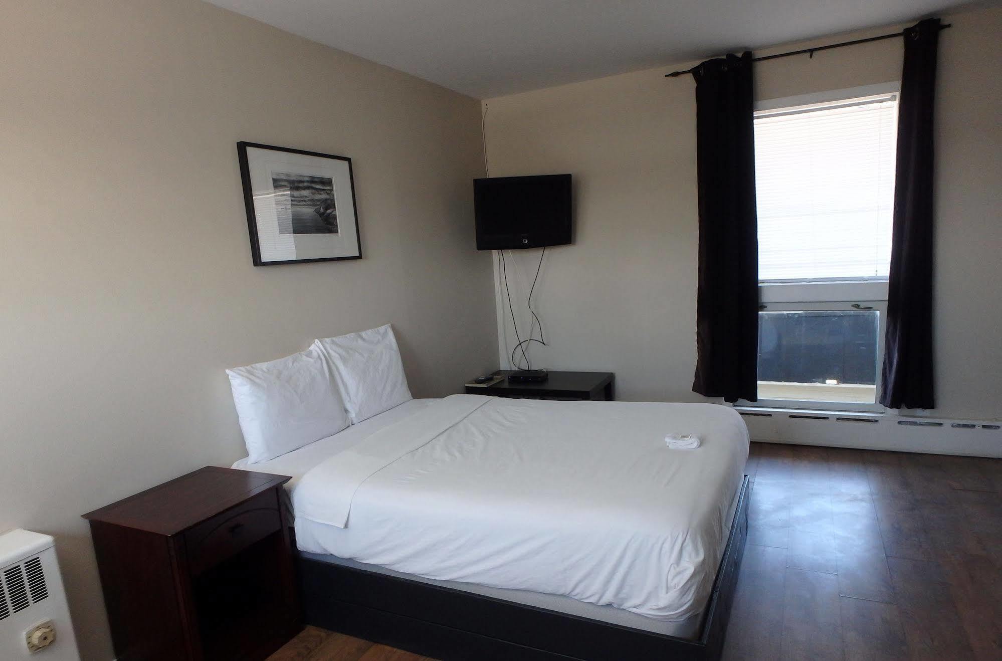 Wheel Inn Motel New Liskeard Bagian luar foto