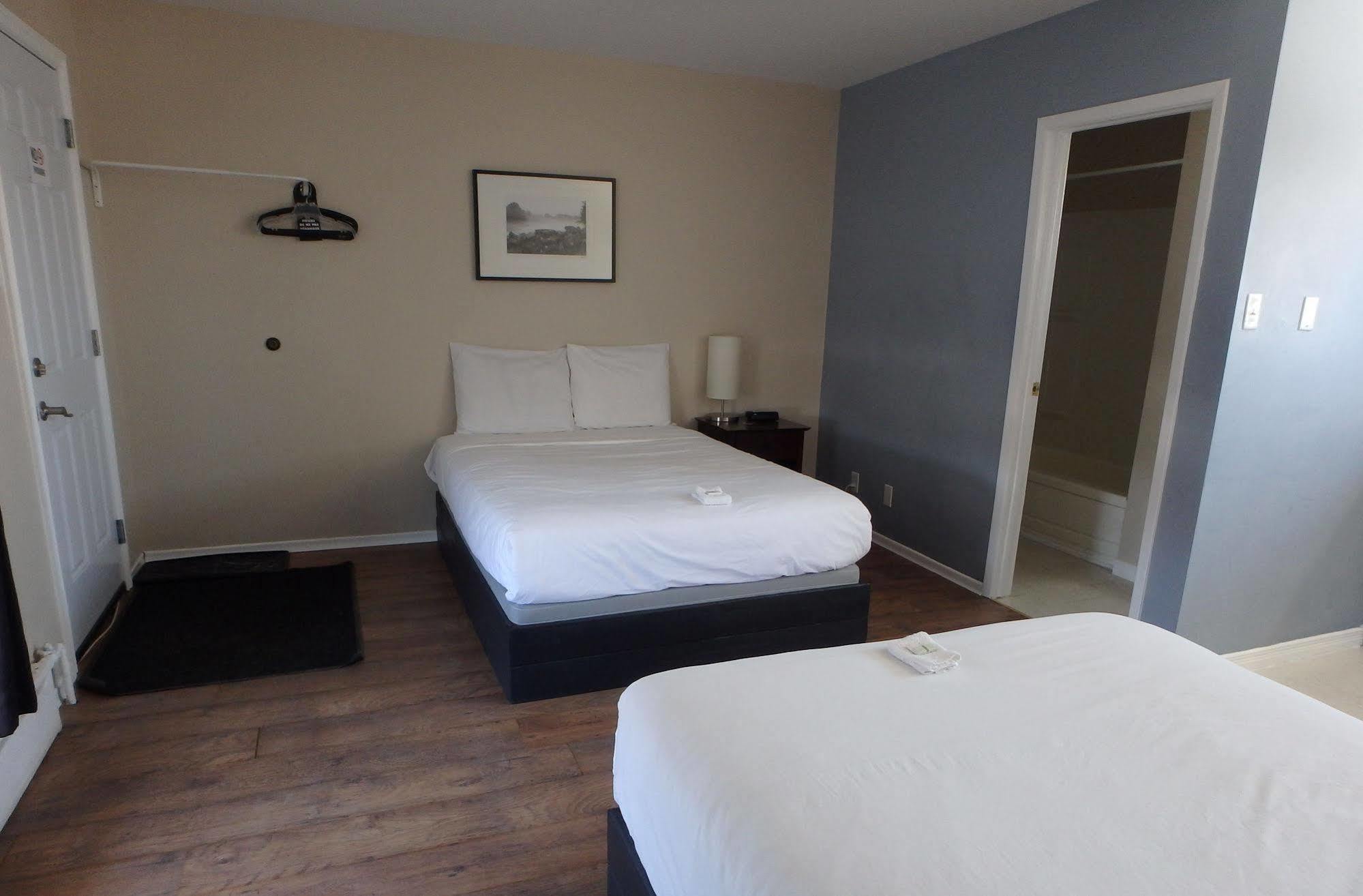 Wheel Inn Motel New Liskeard Bagian luar foto
