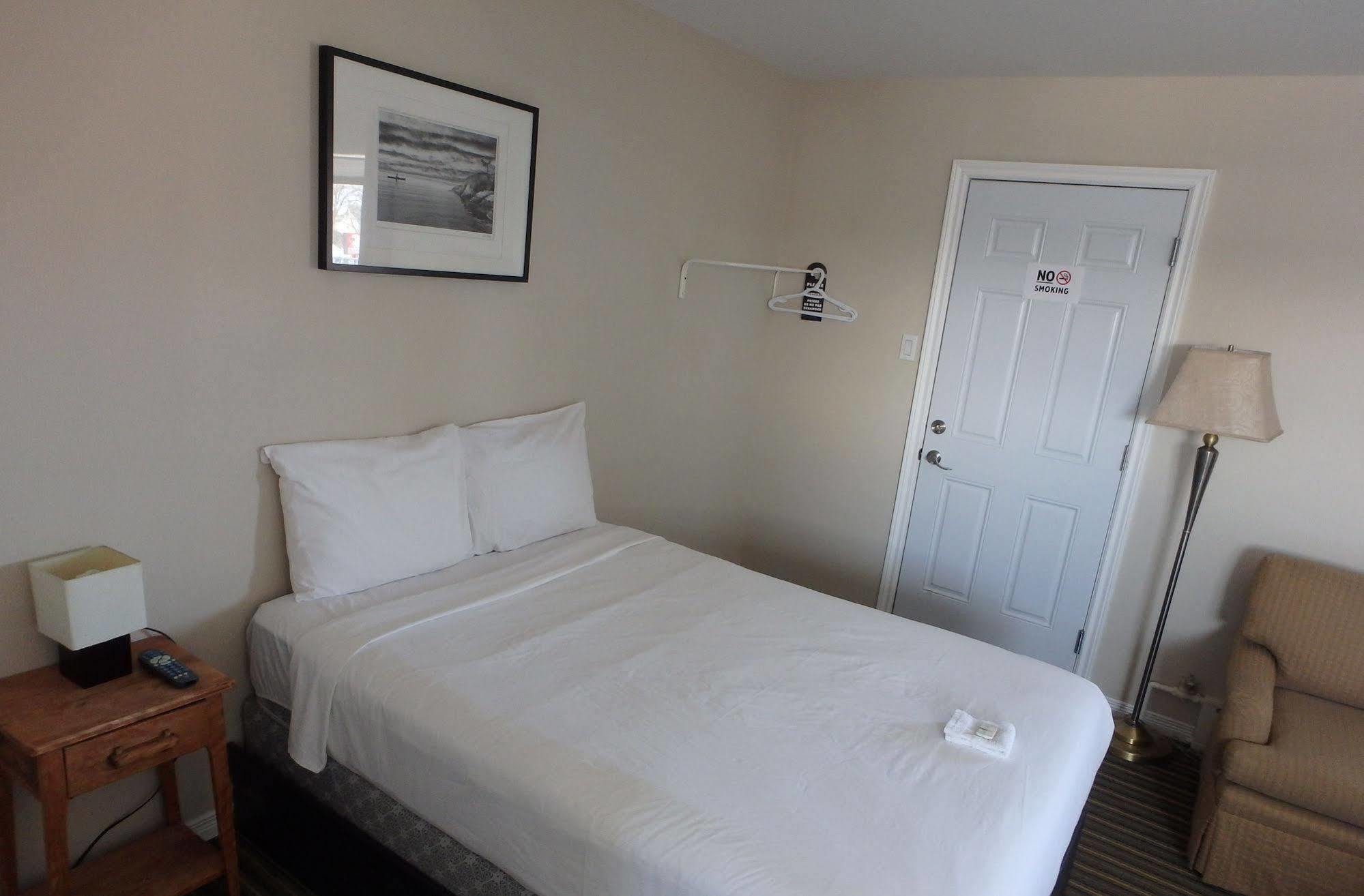 Wheel Inn Motel New Liskeard Bagian luar foto