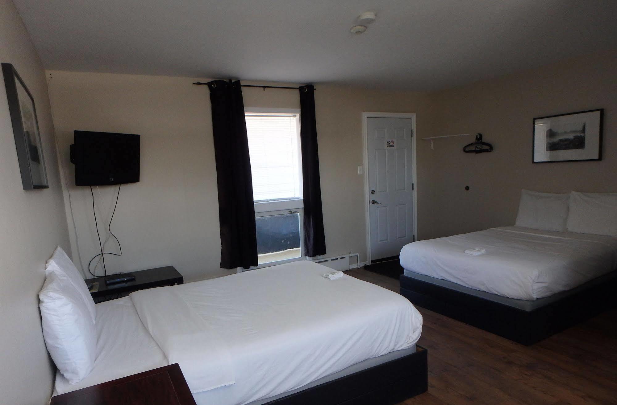 Wheel Inn Motel New Liskeard Bagian luar foto