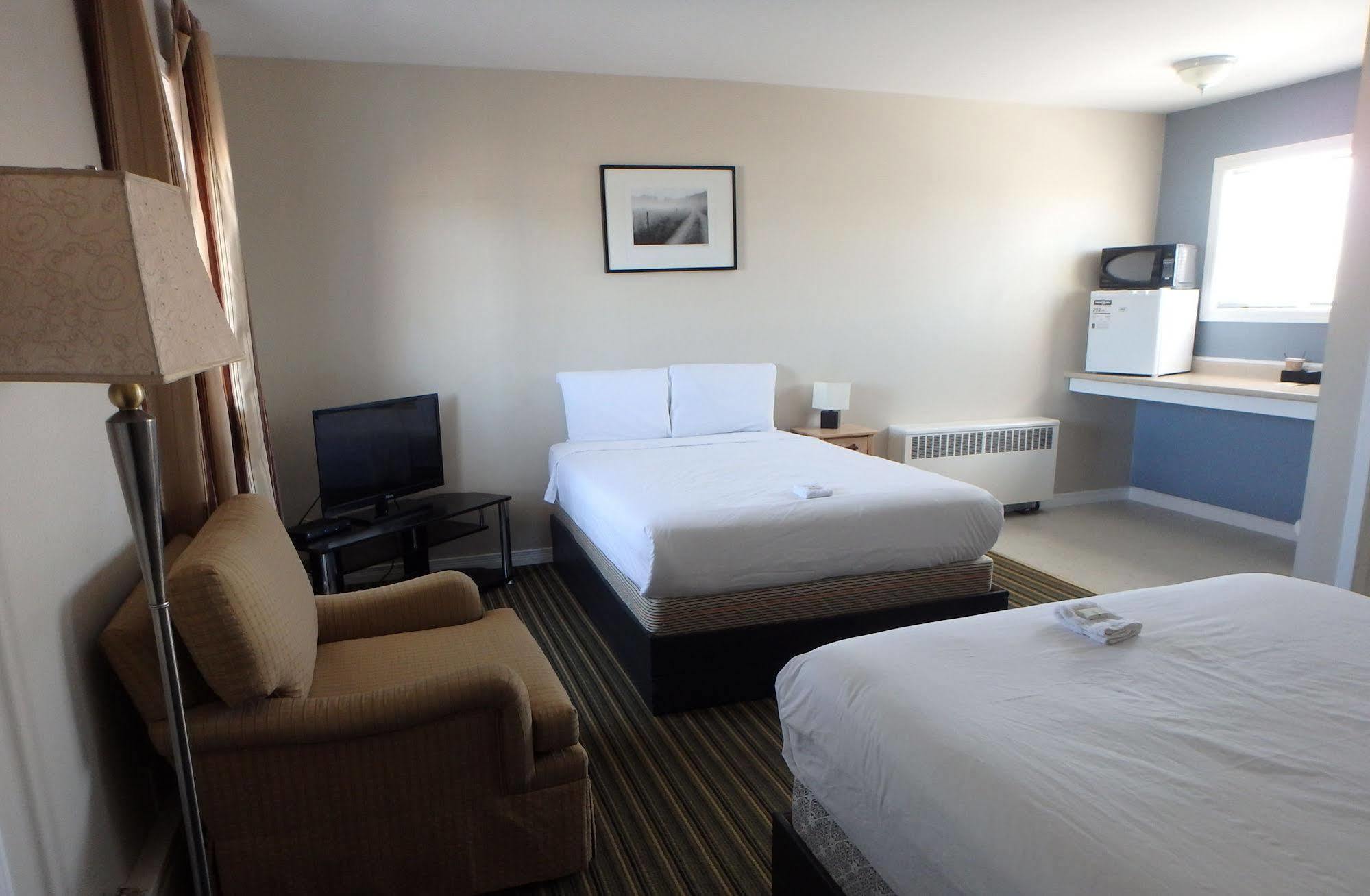 Wheel Inn Motel New Liskeard Bagian luar foto